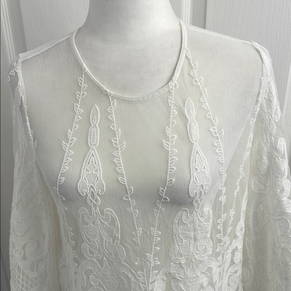 Tristan Cream Sheer Lace Blouse 3/4 Sleeve Round Neck Button Down Back Size S - Picture 2 of 16
